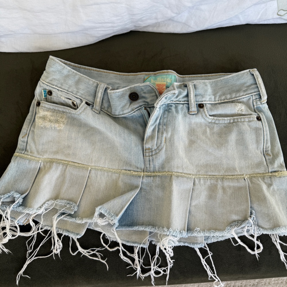 Hollister vintage mini denim light wash skirt